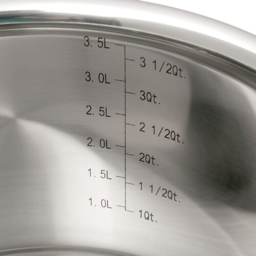 LeCreusetMagnetikpannenset5delig-1.jpg Detail van Le Creuset Magnetik RVS kookpannen met glazen deksels