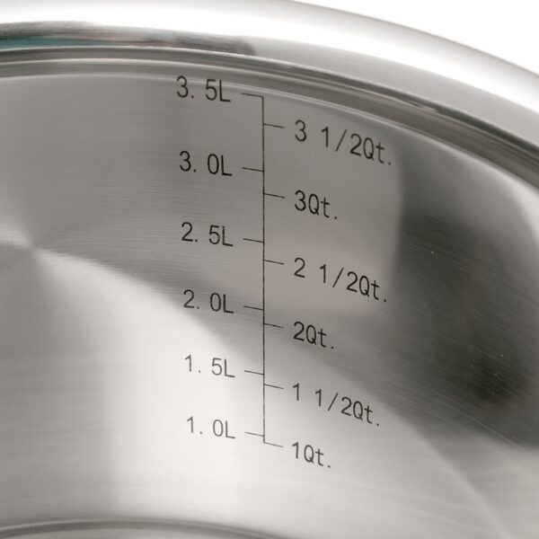 LeCreusetMagnetikpannenset5delig-1.jpg Detail van Le Creuset Magnetik RVS kookpannen met glazen deksels