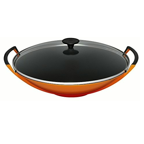 Le Creuset gietijzeren wok met glazen deksel, 36 cm, ideaal voor 6-8 personen.