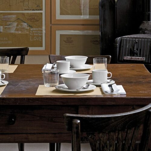 Alessi PlateBowlCup servies, ontworpen door Jasper Morrison, met elegant porselein in een minimalistisch ontwerp.