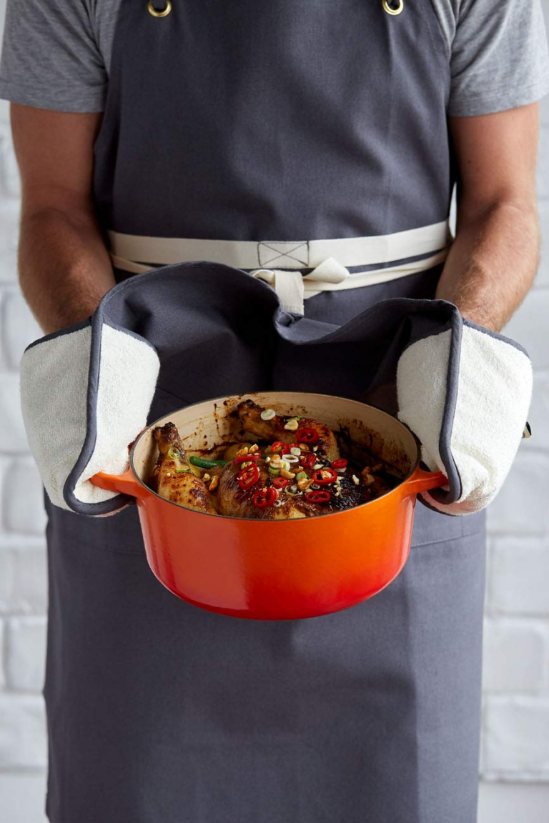 Le Creuset Keukentextiel: Stijlvolle Bescherming voor Elke Kookliefhebber