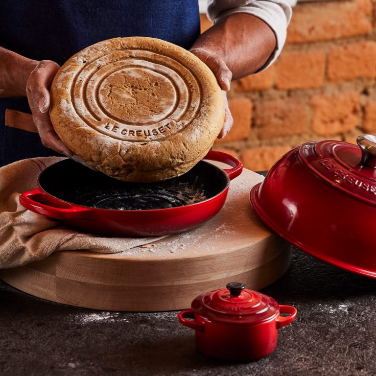 Zelf ambachtelijk brood bakken met de Le Creuset broodpan Signature