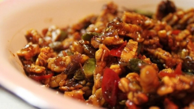 De rijke smaken van Sambal Goreng Tempe: een kruidige klassieker uit de Indonesische keuken