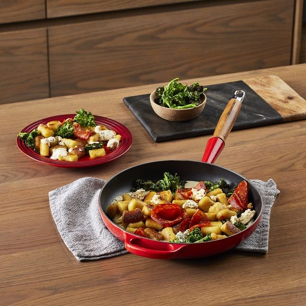 Waarom de Le Creuset Signature Koekenpan van Gietijzer Niet in Jouw Keuken Mag Ontbreken Waarom de Le Creuset Signature Koekenpan van Gietijzer Niet in Jouw Keuken Mag Ontbreken