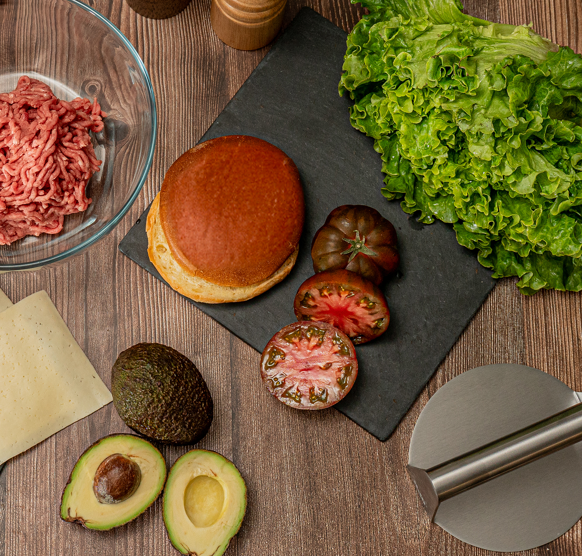 Avocado Burger met Gerookte Kaas en Knapperige Aardappelwedges (voor 2 personen)